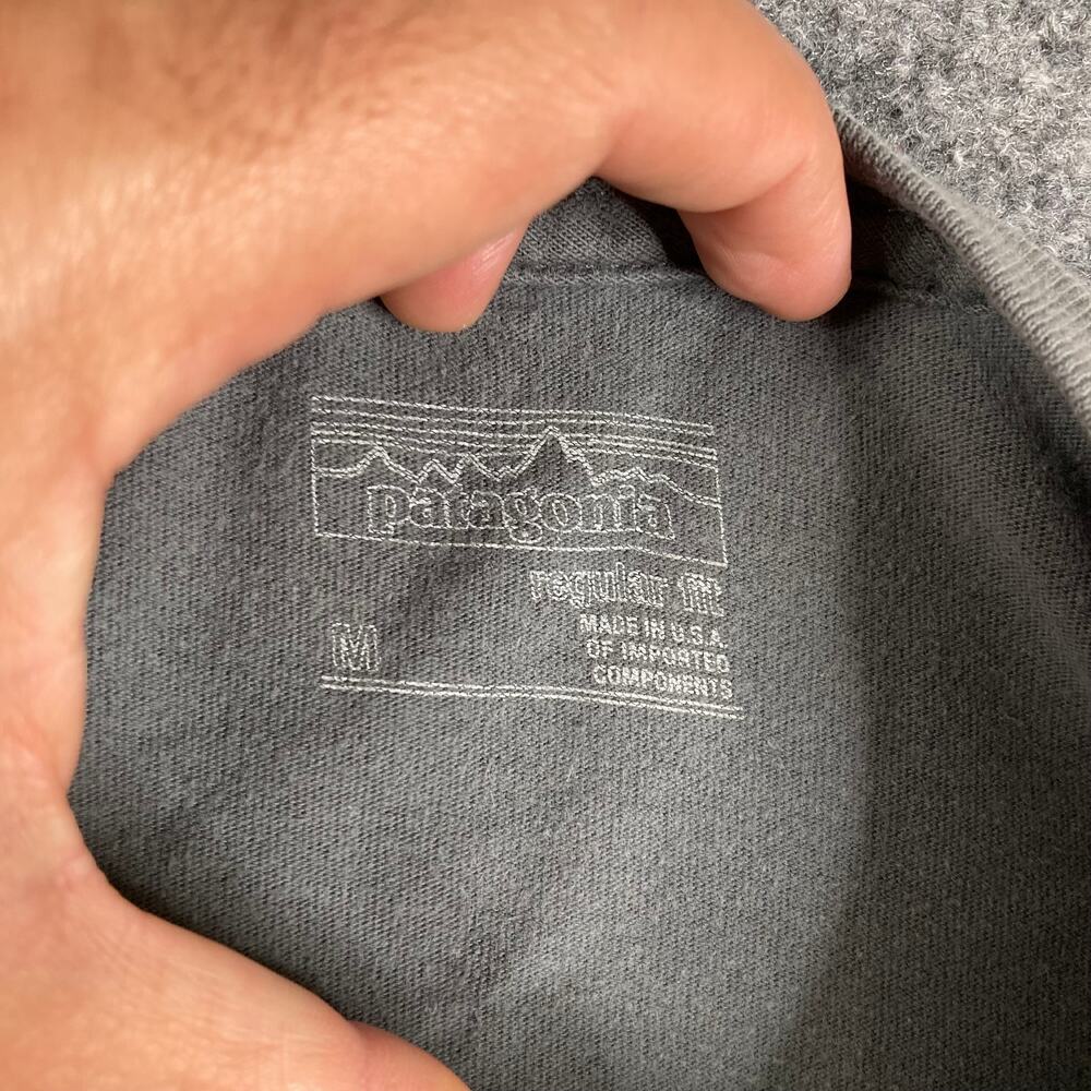 Patagonia T Shirt Mens M Gray Logo Graphic Back Regular Fit USA - Picture 8 of 9